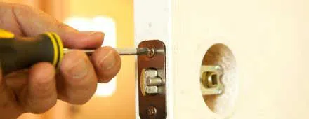Affordable Locksmith Services Lake Forest, CA 714-916-9483 - 24-hour-lock-key-01