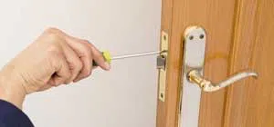 Affordable Locksmith Services Lake Forest, CA 714-916-9483 - trunk-unlock-01